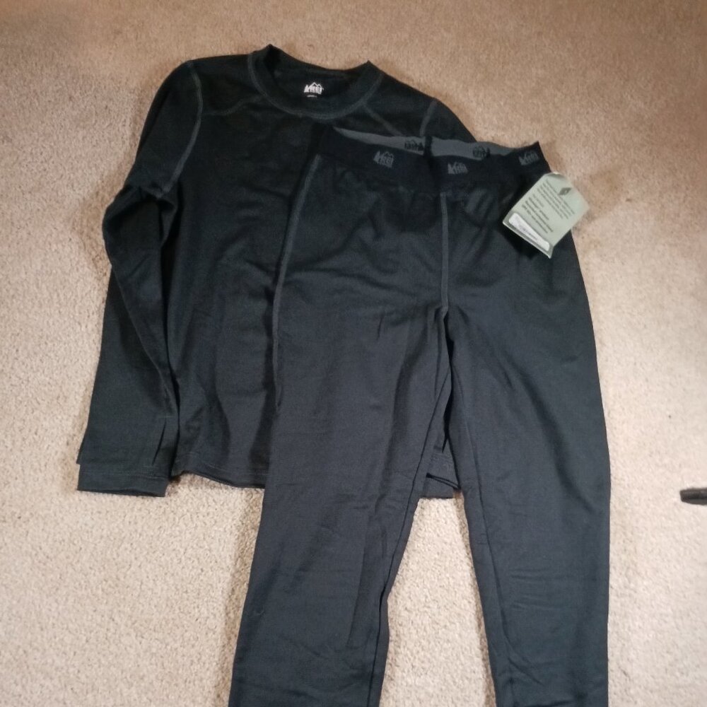 REI Midweight Base Layer Top and bottom set - Kids size 8 -S-